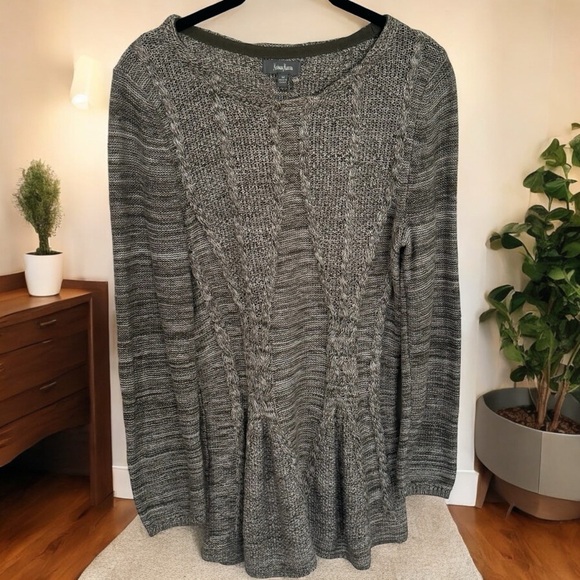 Neiman Marcus Green Ivory Tight Knit Long Sleeve Chucky Pleated Sweater Size M - Picture 1 of 10